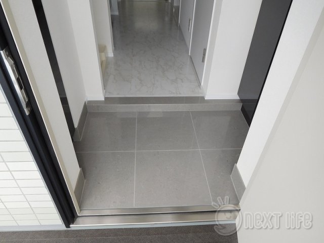 玄関　アゼスト立川の玄関