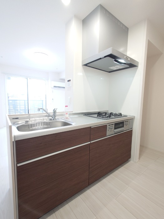 キッチン　対面システムキッチン（ビルトインガスコンロ）