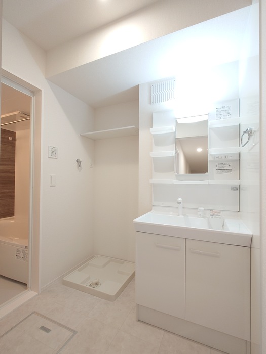 洗面設備　室内洗濯機置き場／洗面台