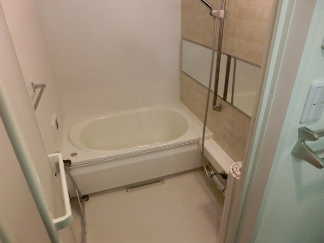 バス・シャワールーム　同一建物２０３号室の写真掲載