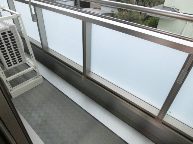 バルコニー　同一建物２０３号室の写真掲載