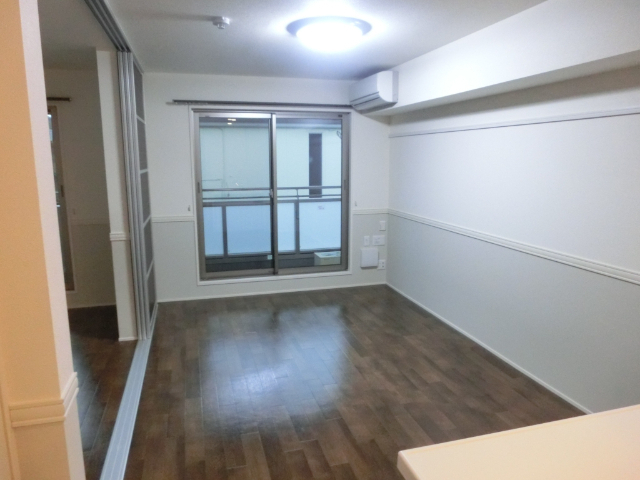 居室・リビング　同一建物２０３号室の写真掲載