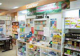 ドラックストア　かえで薬局（ドラッグストア）まで620m