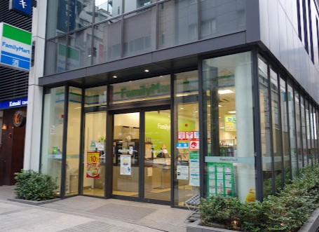 コンビニ　ファミリーマートフレッサイン銀座店（コンビニ）まで82m