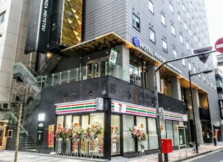 コンビニ　セブン－イレブン銀座７丁目中央店（コンビニ）まで112m