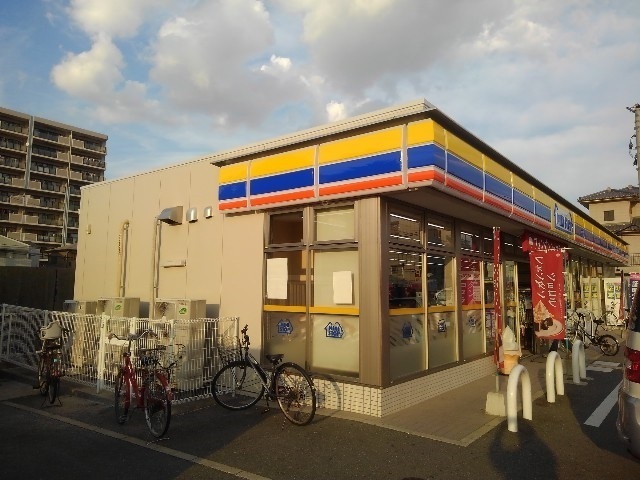 コンビニ　ミニストップ様（コンビニ）まで450m