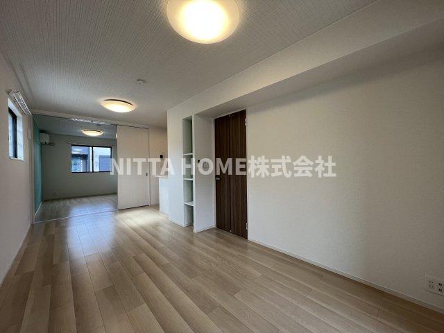 居室・リビング　リビング１３．３帖★照明器具が付いています＊