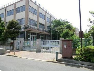 小学校　足立区立亀田小学校（小学校）まで605m