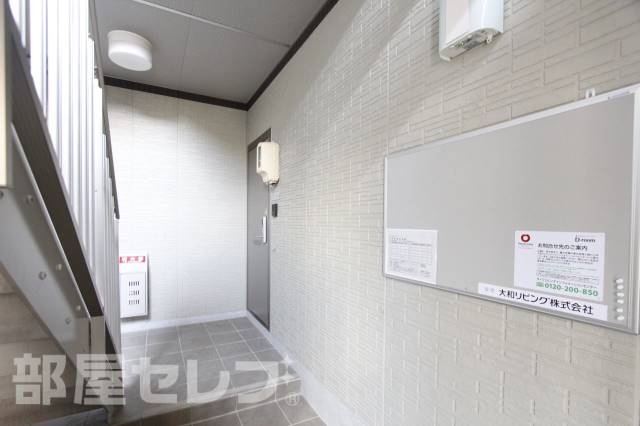 エントランス　※１０２号室の写真です。