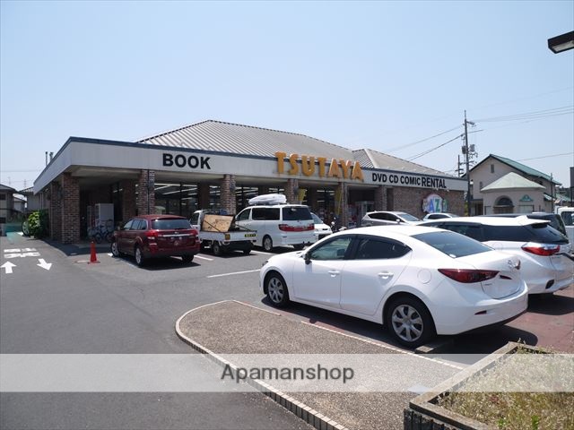 レンタルビデオ　ＴＳＵＴＡＹＡ平井店（レンタルビデオ）まで500m