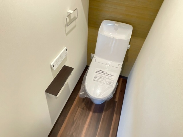 トイレ　温水洗浄便座付　WC