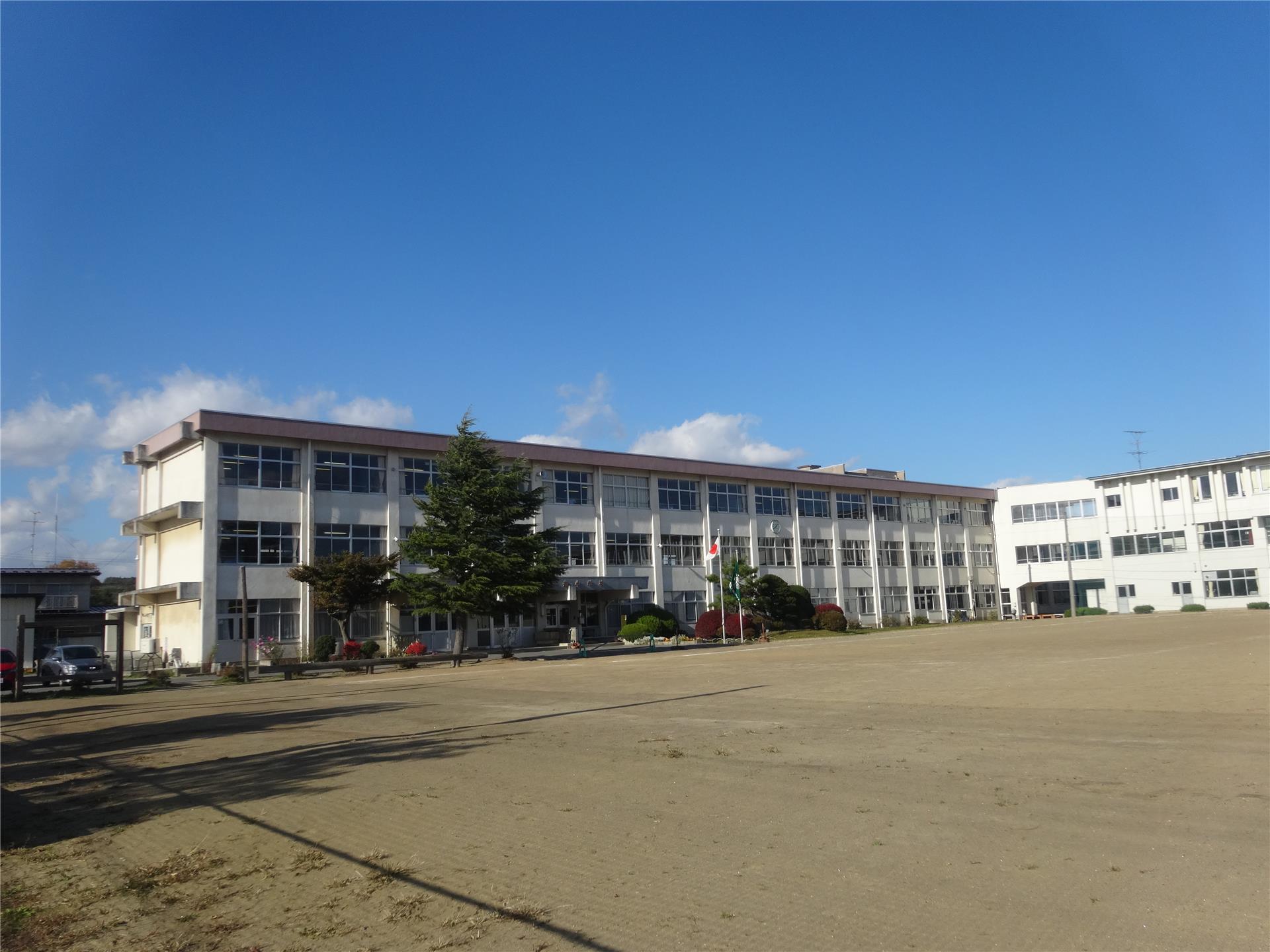 中学校　八戸市立三条中学校（中学校）まで1800m