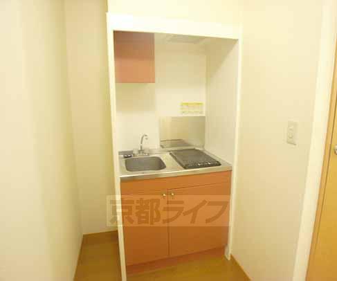 キッチン　赤色のオシャレなキッチン・