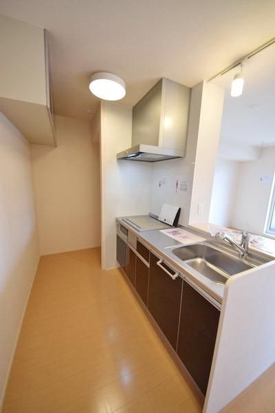 キッチン　～キッチンスペースは広々していますね～