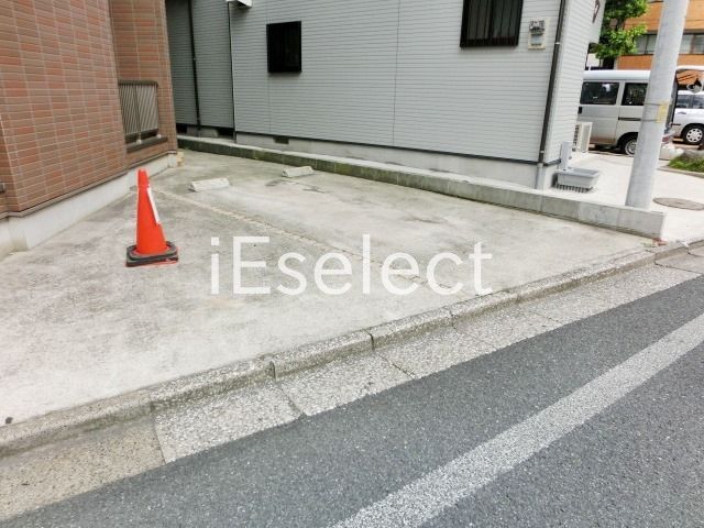 駐車場　敷地内の駐車場