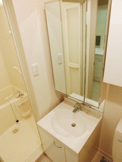 洗面設備　独立洗面台。