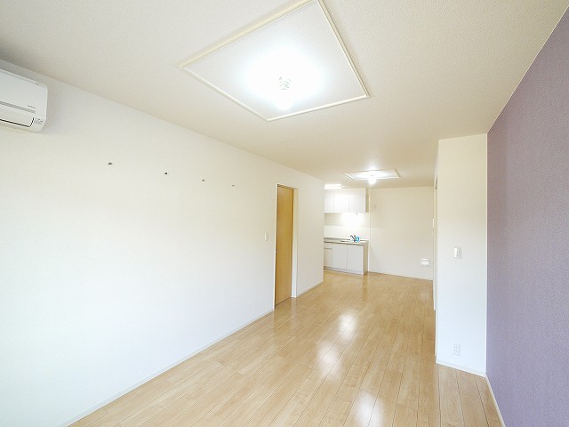 居室・リビング　個人の部屋や寝室として使える洋室です