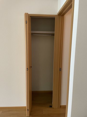 収納　同じ建物の別の部屋の写真です。