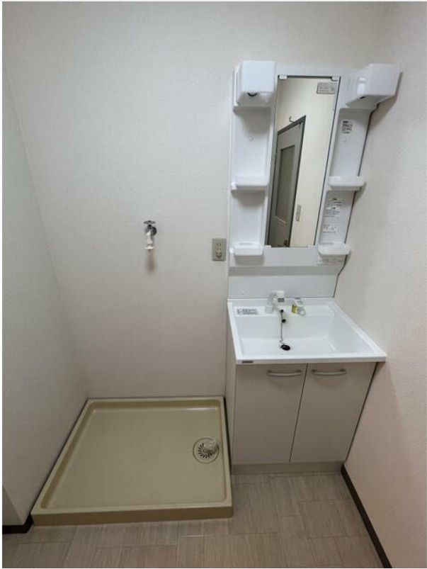 洗面設備　明るい洗面所です