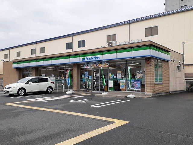 コンビニ　ファミリーマート様（コンビニ）まで253m