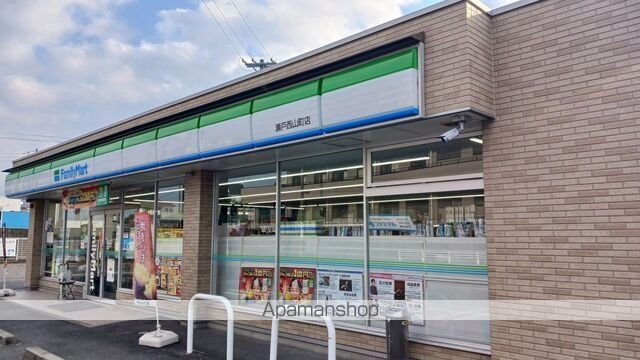 コンビニ　ファミリーマート（コンビニ）まで400m