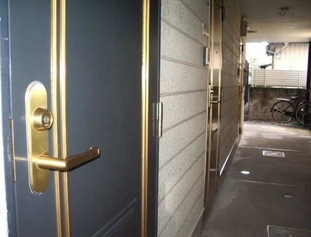 エントランス　玄関前