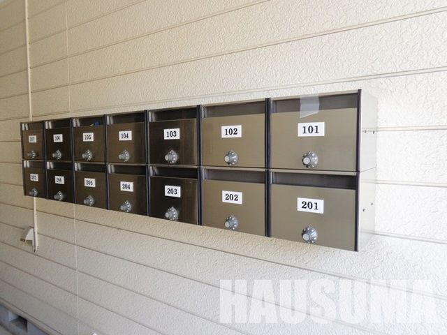 ロビー　ポスト