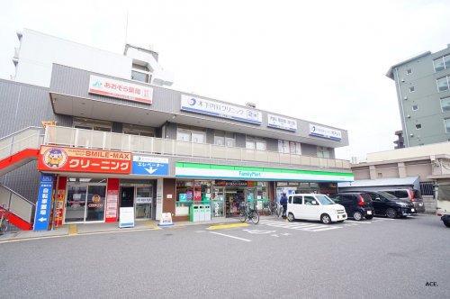 コンビニ　ファミリーマート（コンビニ）まで329m