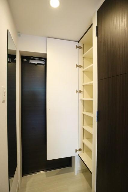 玄関　収納もある玄関です