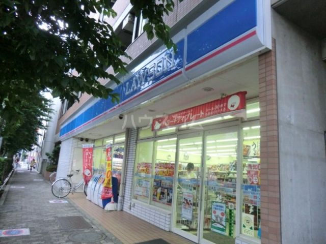 コンビニ　ローソン 練馬春日町三丁目店（コンビニ）まで556m