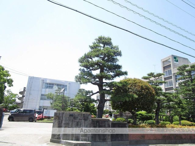 高校・高専　徳島商業高等学校（高校・高専）まで931m