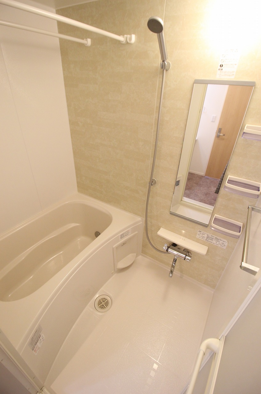 バス・シャワールーム　同物件別のお部屋の写真です。