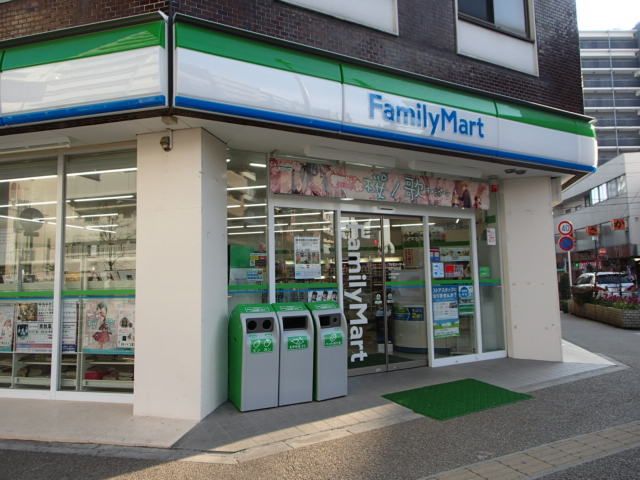コンビニ　ファミリーマート松戸本町店（コンビニ）まで390m