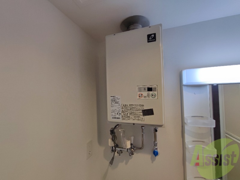 その他　ガス給湯器です。操作しやすいパネルになってます。