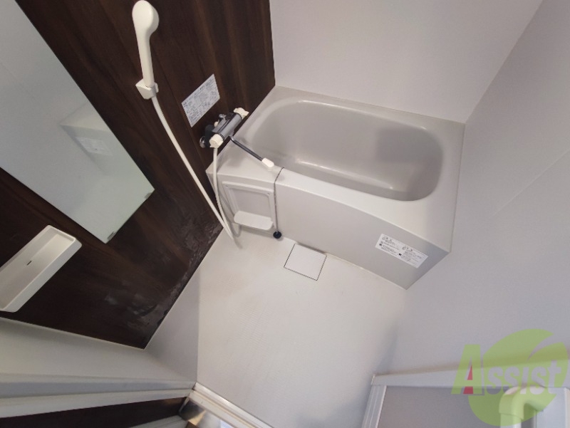 バス・シャワールーム　お風呂になります。一日の疲れを癒してくださいね。