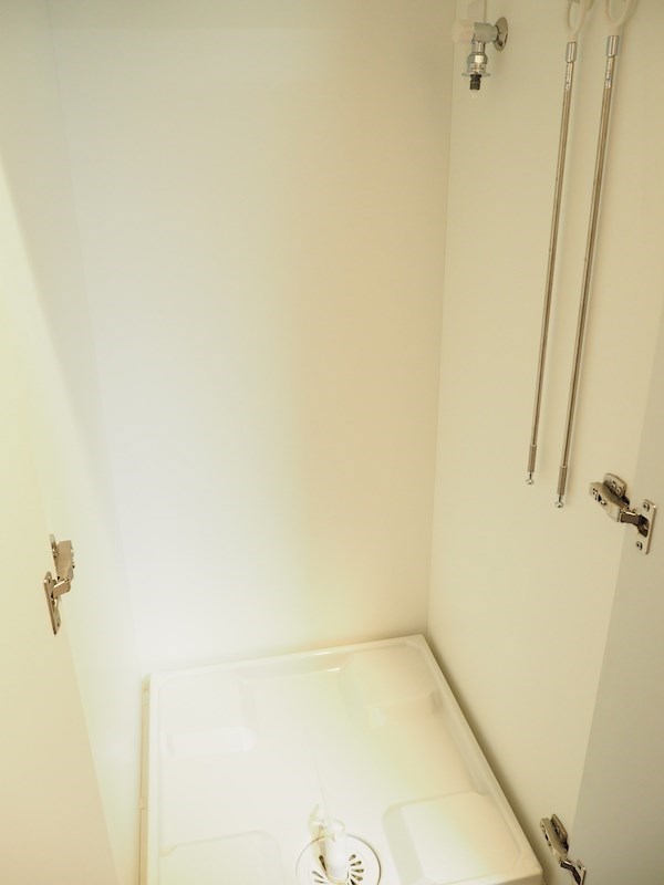 その他設備　防水パン付きの洗濯機置場です。