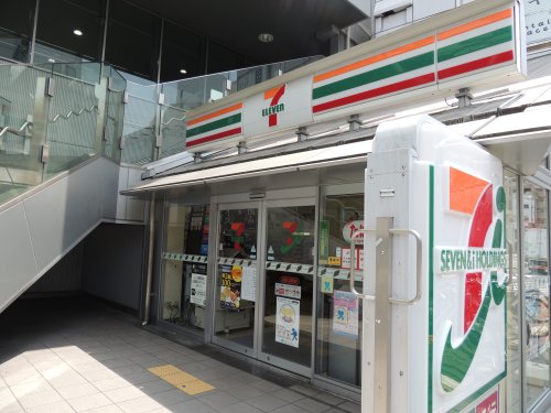 コンビニ　セブン-イレブン 大阪西九条駅前店（コンビニ）まで180m
