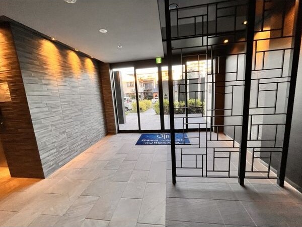 エントランス　オートロック付きで安心♪