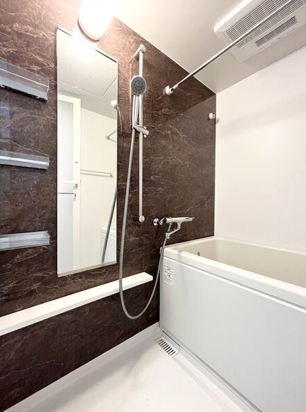 バス・シャワールーム　落ち着いた空間のお風呂