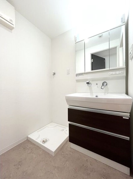 洗面設備　独立洗面化粧台付き