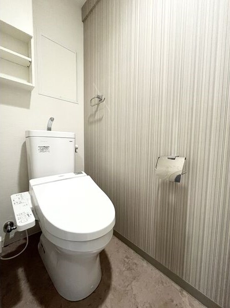 トイレ　ウォシュレット付き