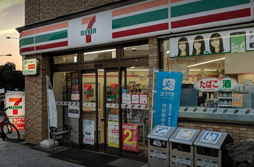 コンビニ　セブンイレブン 大阪新町4丁目店（コンビニ）まで128m