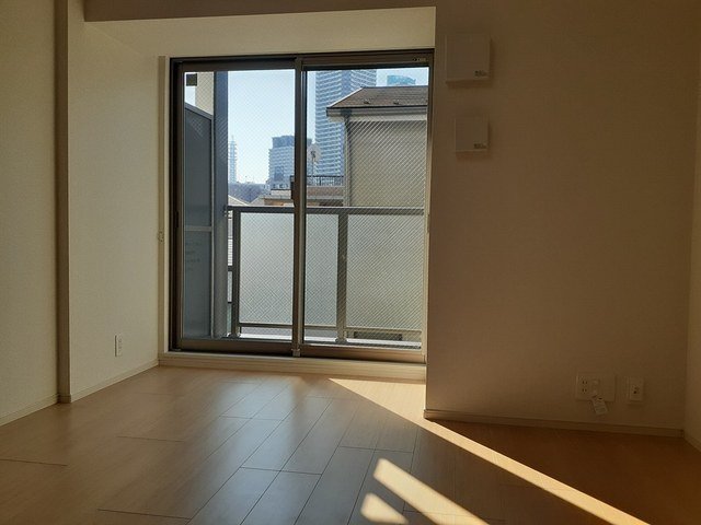 居室・リビング　こちらのリビングで趣味の時間をお楽しみください