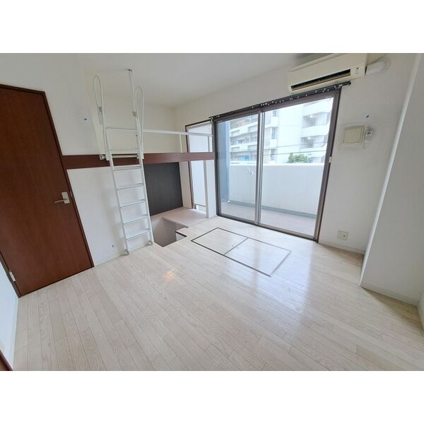 居室・リビング　Dolce Vita 新大阪　リビング