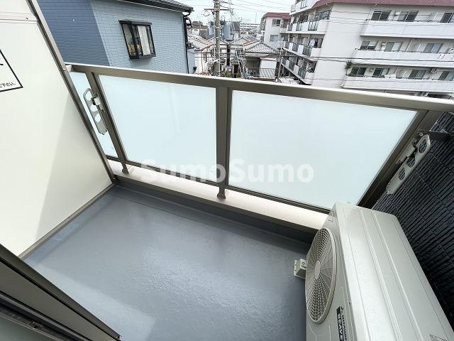 バルコニー　陽当たり良好なバルコニーです