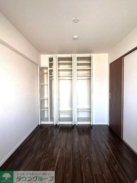 収納　洋室約６帖収納