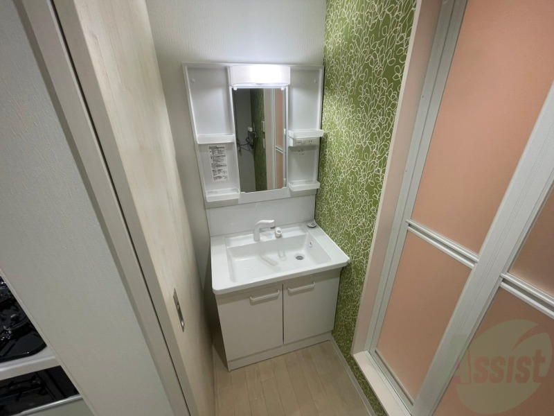 洗面設備　シャンプードレッサー。身支度はここでばっちりですね。