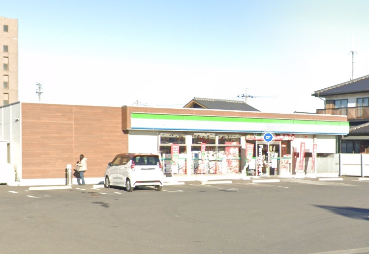 コンビニ　ファミリーマート 小山八幡町店（コンビニ）まで154m