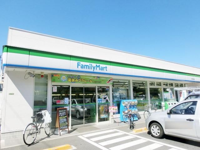 コンビニ　ファミリーマート（コンビニ）まで600m