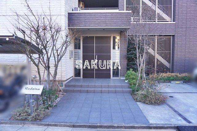 エントランス　管理の行き届いたエントランスです♪